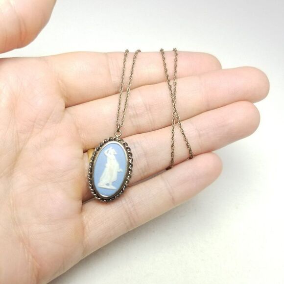 Vintage Wedgewood Jasperware Sterling Silver Pendant Necklace, Rainbow Setting - Picture 6 of 7